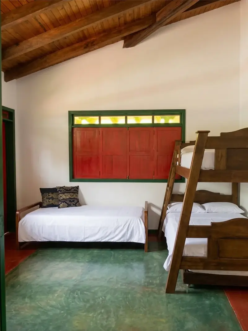 Cuarto con camarote de la casa campesina
